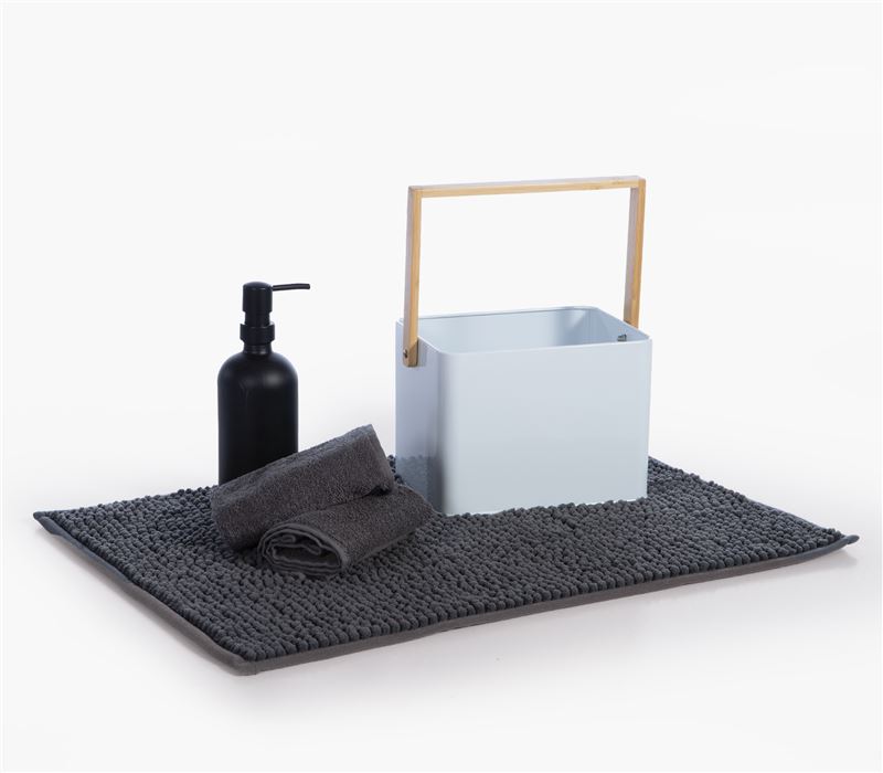 BATHROOM SET IN A METAL BASKET STORAGE