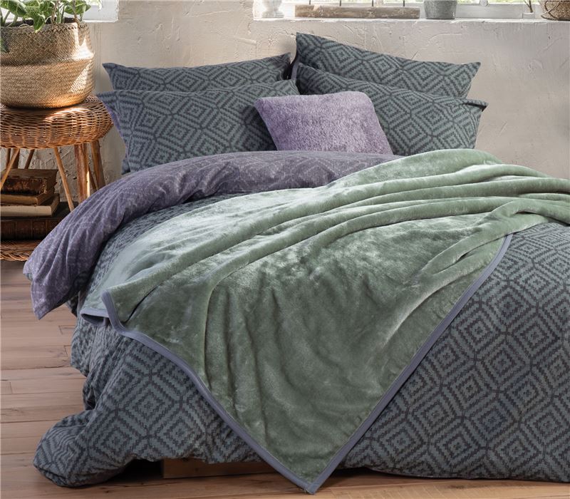 QUEEN SIZE VELOUR BLANKET LOFT 22