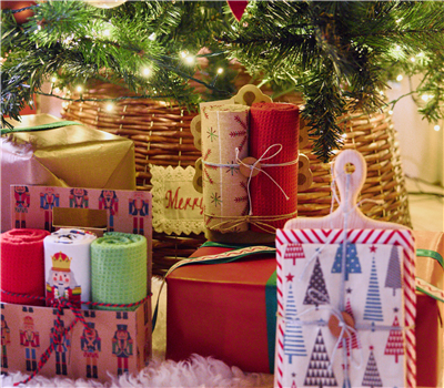 WOODEN CUTTING BOARD CHRISTMASD FOREST WITH TOWELS SET 2PCS 1